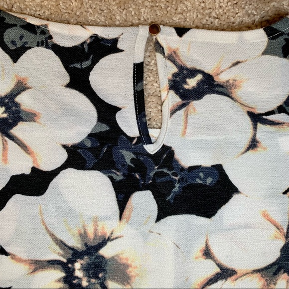 Dynamite Floral Peplum Top - Picture 3 of 4